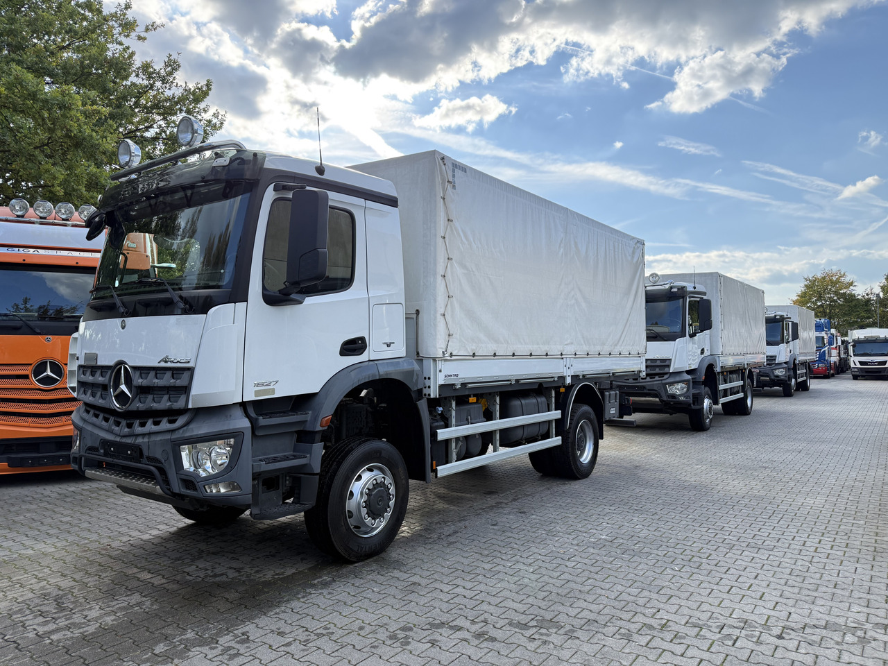 Mercedes-Benz Arocs 1827 AK 4X4 Ex- - Kamion sa golom šasijom i zatvorenom kabinom: slika 1 Mercedes-Benz Arocs 1827 AK 4X4 Ex- - Kamion sa golom šasijom i zatvorenom kabinom: slika 1