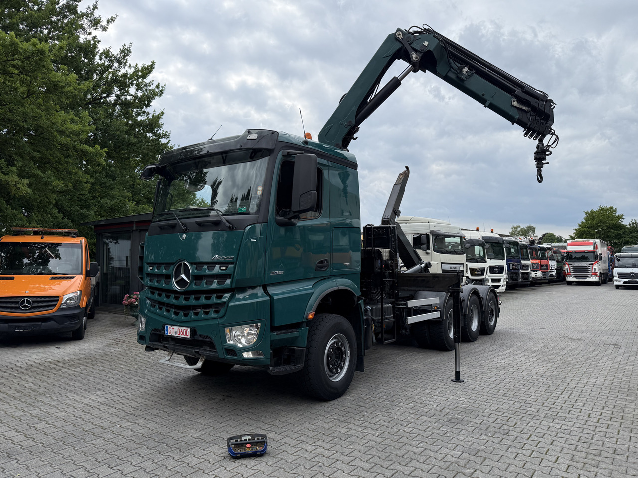 Mercedes-Benz Arocs 3251 8X4 Haken mit Kran HMF 2620 K5 - Kamion sa hidrauličnom kukom, Kamion sa dizalicom: slika 1 Mercedes-Benz Arocs 3251 8X4 Haken mit Kran HMF 2620 K5 - Kamion sa hidrauličnom kukom, Kamion sa dizalicom: slika 1