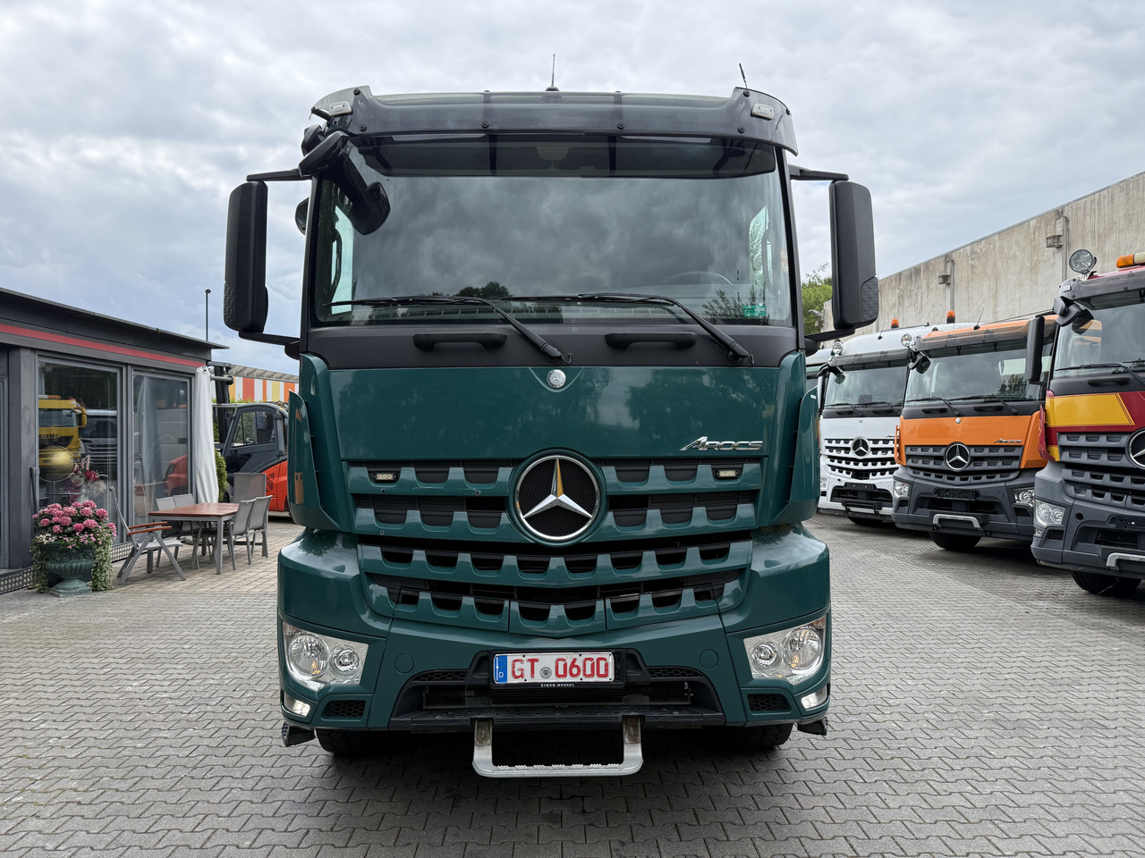 Kamion sa hidrauličnom kukom, Kamion sa dizalicom Mercedes-Benz Arocs 3251 8X4 Haken mit Kran HMF 2620 K5: slika 10