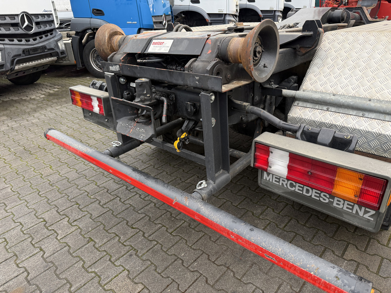 Mercedes-Benz SK 2538 6X4 Haken Kran/ Oldtimer/ Feuerwehr - Kamion sa hidrauličnom kukom, Kamion sa dizalicom: slika 4 Mercedes-Benz SK 2538 6X4 Haken Kran/ Oldtimer/ Feuerwehr - Kamion sa hidrauličnom kukom, Kamion sa dizalicom: slika 4