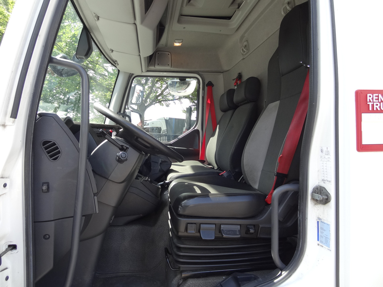 Renault D10.210 7m Koffer - Kamion sa zatvorenim sandukom: slika 4 Renault D10.210 7m Koffer - Kamion sa zatvorenim sandukom: slika 4