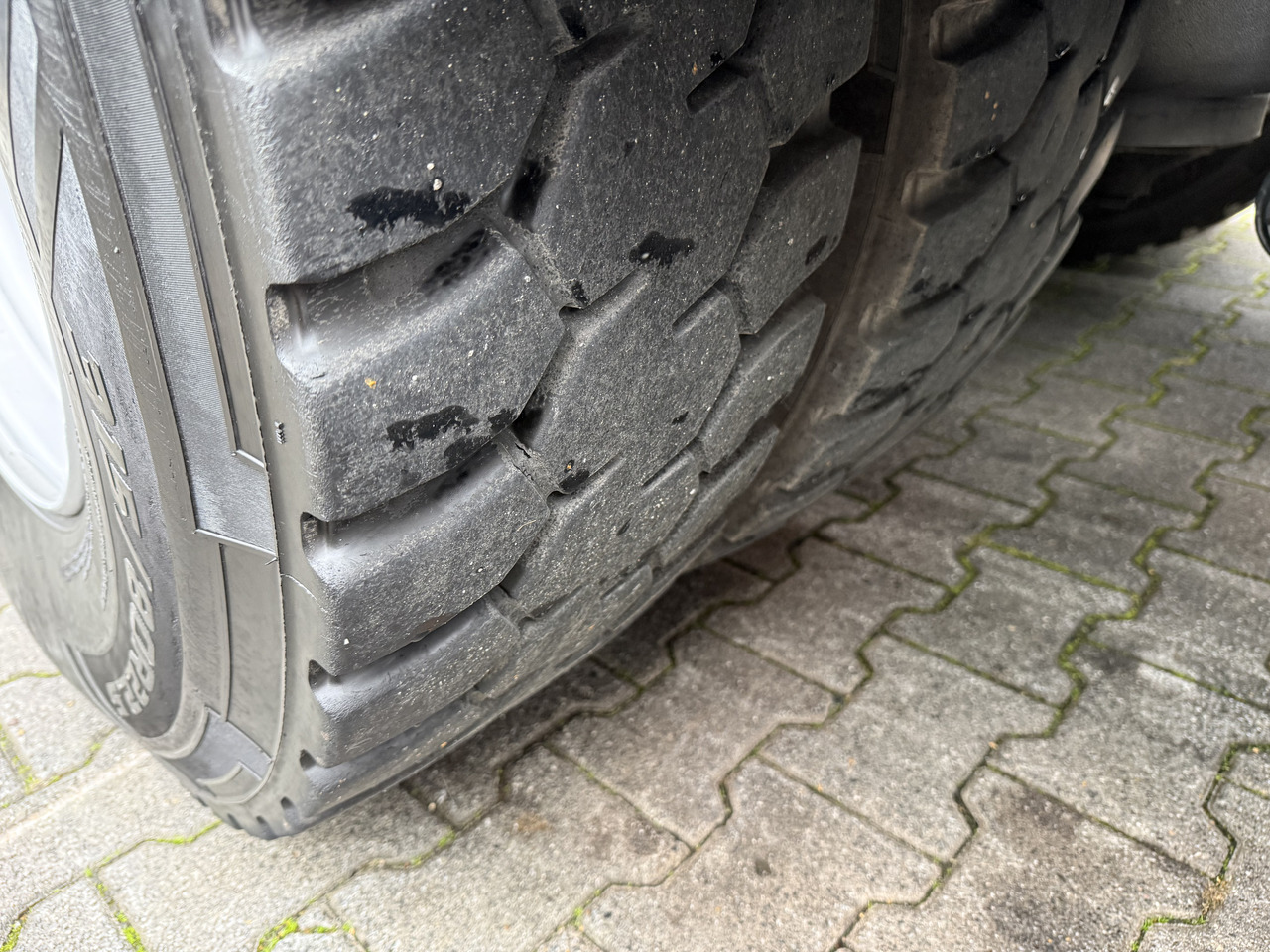 Mercedes-Benz Actros 2548 LS 6X2 Kran HMF 3220 bis 16 Meter - Tegljač: slika 4 Mercedes-Benz Actros 2548 LS 6X2 Kran HMF 3220 bis 16 Meter - Tegljač: slika 4