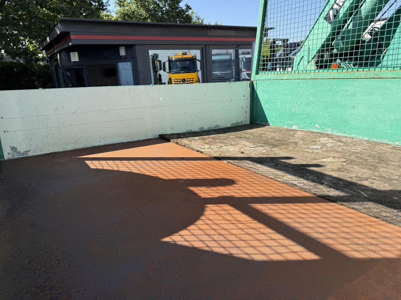 Volvo FM12 420 4X4 Kran MKG 300 bis 24 Meter - Kamion sa dizalicom: slika 2 Volvo FM12 420 4X4 Kran MKG 300 bis 24 Meter - Kamion sa dizalicom: slika 2