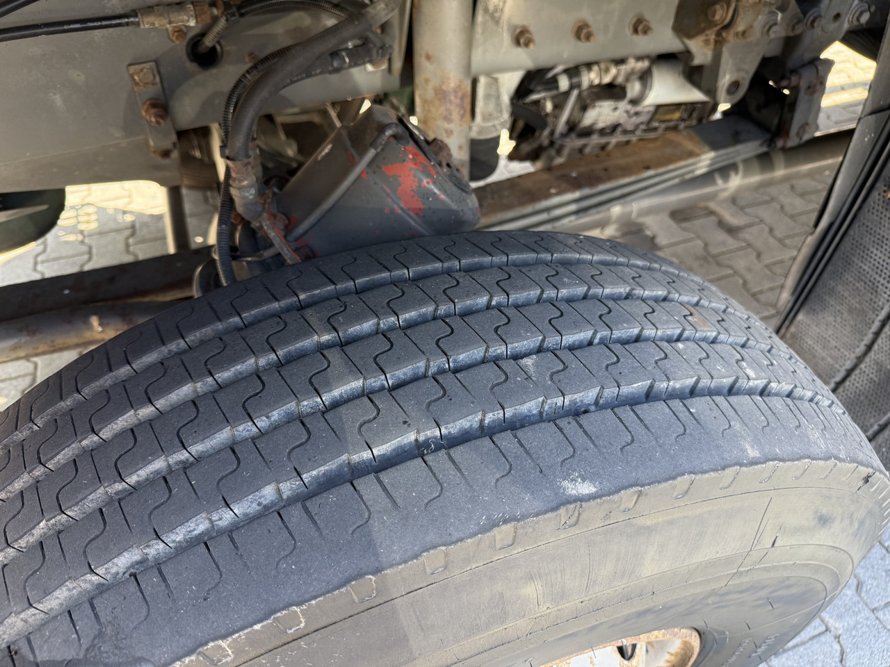 Volvo FM12 420 4X4 Kran MKG 300 bis 24 Meter - Kamion sa dizalicom: slika 5 Volvo FM12 420 4X4 Kran MKG 300 bis 24 Meter - Kamion sa dizalicom: slika 5