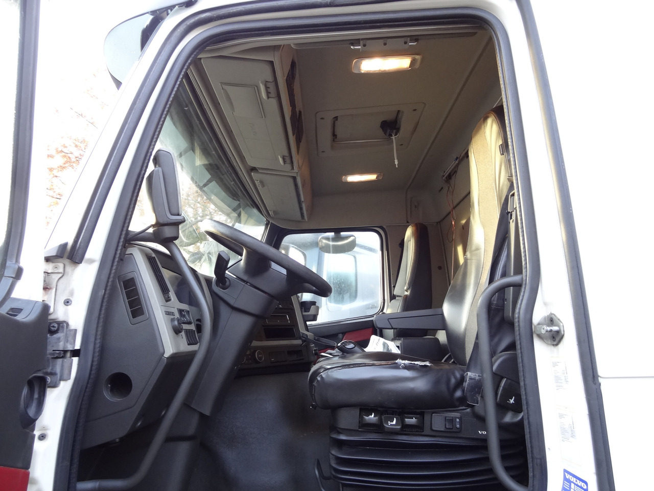 Volvo FM420 4X4 X-Track - Kamion sa golom šasijom i zatvorenom kabinom: slika 4 Volvo FM420 4X4 X-Track - Kamion sa golom šasijom i zatvorenom kabinom: slika 4