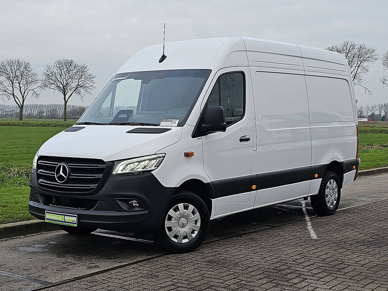 Mercedes-Benz Sprinter 317 L2H2 LED Mbux 10 - Furgon: slika 2 Mercedes-Benz Sprinter 317 L2H2 LED Mbux 10 - Furgon: slika 2