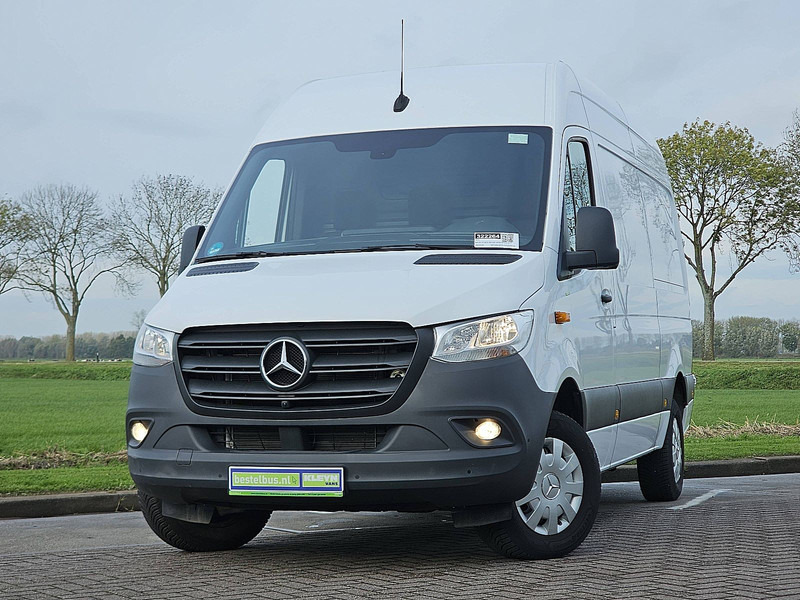 Mercedes-Benz Sprinter 317 L2H2 Mbux Navi RWD! - Furgon: slika 1 Mercedes-Benz Sprinter 317 L2H2 Mbux Navi RWD! - Furgon: slika 1