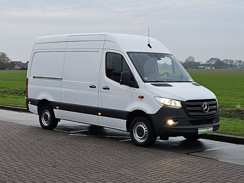 Mercedes-Benz Sprinter 317 L2H2 Mbux Navi RWD! - Furgon: slika 5 Mercedes-Benz Sprinter 317 L2H2 Mbux Navi RWD! - Furgon: slika 5