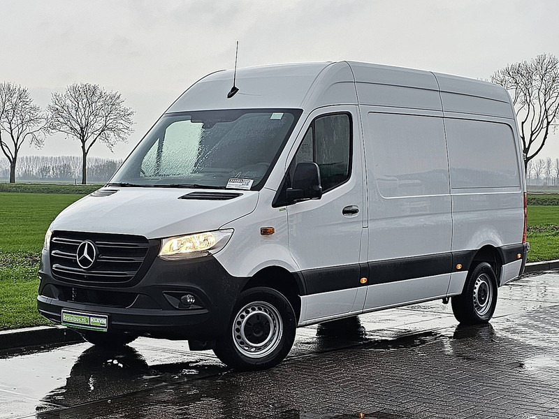 Mercedes-Benz Sprinter 317 L2H2 Mbux Navi RWD! - Furgon: slika 2 Mercedes-Benz Sprinter 317 L2H2 Mbux Navi RWD! - Furgon: slika 2