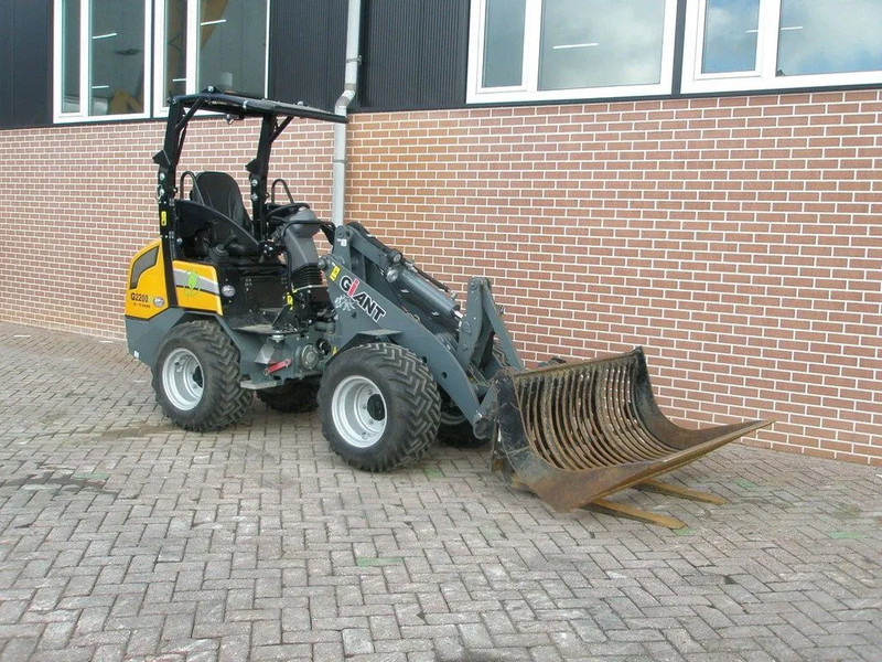 Giant G2200E - Kompaktni utovarivač guseničar: slika 4 Giant G2200E - Kompaktni utovarivač guseničar: slika 4