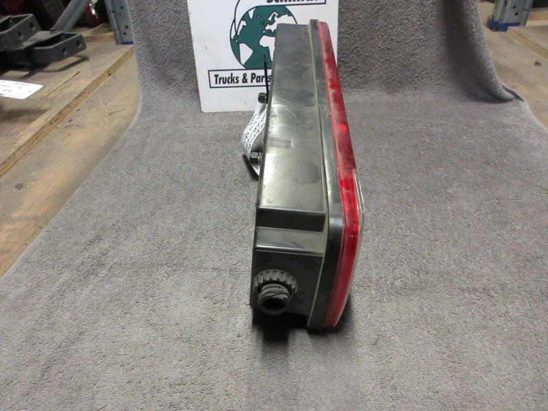 Scania 1545607 SCANIA R 420 EURO 5 RECHTS - Zadnja svetla za Kamion: slika 2 Scania 1545607 SCANIA R 420 EURO 5 RECHTS - Zadnja svetla za Kamion: slika 2