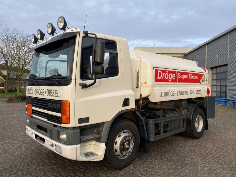 DAF 65CF-240 / FULL STEEL / POMP / 3 COMPARTIMENTS / 8350 LITER / ONLY:25969 KM / EURO-2 / MANUAL / GOOD CONDITION - Kamion cisterna: slika 1 DAF 65CF-240 / FULL STEEL / POMP / 3 COMPARTIMENTS / 8350 LITER / ONLY:25969 KM / EURO-2 / MANUAL / GOOD CONDITION - Kamion cisterna: slika 1