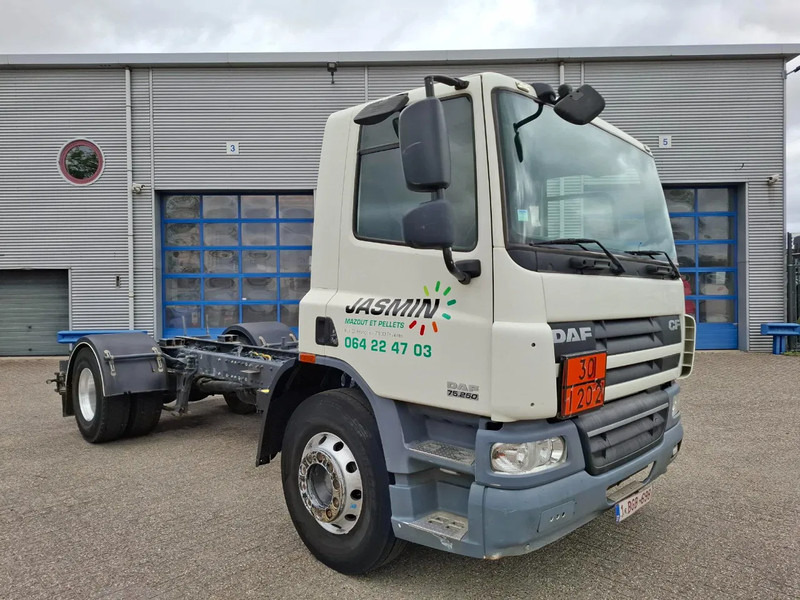 DAF CF75-250 / ADR / ONLY:320740 KM / PTO / INLINER / ALCOA / GOOD CONDITION / MANUAL / EURO-5 / 2011 - Kamion sa golom šasijom i zatvorenom kabinom: slika 2 DAF CF75-250 / ADR / ONLY:320740 KM / PTO / INLINER / ALCOA / GOOD CONDITION / MANUAL / EURO-5 / 2011 - Kamion sa golom šasijom i zatvorenom kabinom: slika 2