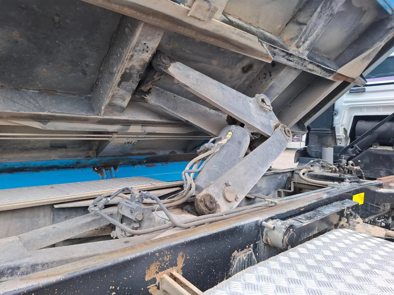 Lizing MAN TGA 26.310 / 6X4 / 2XBIG AXLE / 2SIDE TIPPER / ONLY:545423 KM / TUV:06-05-2026 / FULL-STEEL / AIRCO / MANUAL / EURO-4 / 2005 MAN TGA 26.310 / 6X4 / 2XBIG AXLE / 2SIDE TIPPER / ONLY:545423 KM / TUV:06-05-2026 / FULL-STEEL / AIRCO / MANUAL / EURO-4 / 2005: slika 19 Lizing MAN TGA 26.310 / 6X4 / 2XBIG AXLE / 2SIDE TIPPER / ONLY:545423 KM / TUV:06-05-2026 / FULL-STEEL / AIRCO / MANUAL / EURO-4 / 2005 MAN TGA 26.310 / 6X4 / 2XBIG AXLE / 2SIDE TIPPER / ONLY:545423 KM / TUV:06-05-2026 / FULL-STEEL / AIRCO / MANUAL / EURO-4 / 2005: slika 19