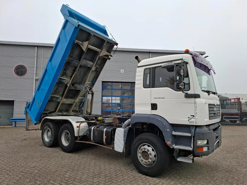 MAN TGS 26.310 / 6X4 / 2XBIG AXLE / 2SIDE TIPPER / ONLY:545423 KM / TUV:06-05-2026 / FULL-STEEL / AIRCO / MANUAL / EURO-4 / 2005 - Istovarivač: slika 5 MAN TGS 26.310 / 6X4 / 2XBIG AXLE / 2SIDE TIPPER / ONLY:545423 KM / TUV:06-05-2026 / FULL-STEEL / AIRCO / MANUAL / EURO-4 / 2005 - Istovarivač: slika 5