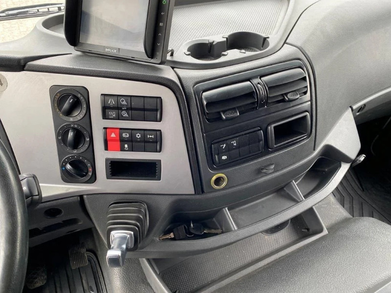 Kamion sa zatvorenim sandukom Mercedes-Benz ATEGO 1624 / AUTOMATIC / CLOSED BOX / SIDE DOORS / AIRCO / LWDS / FCW / EURO-6 / 2016: slika 18