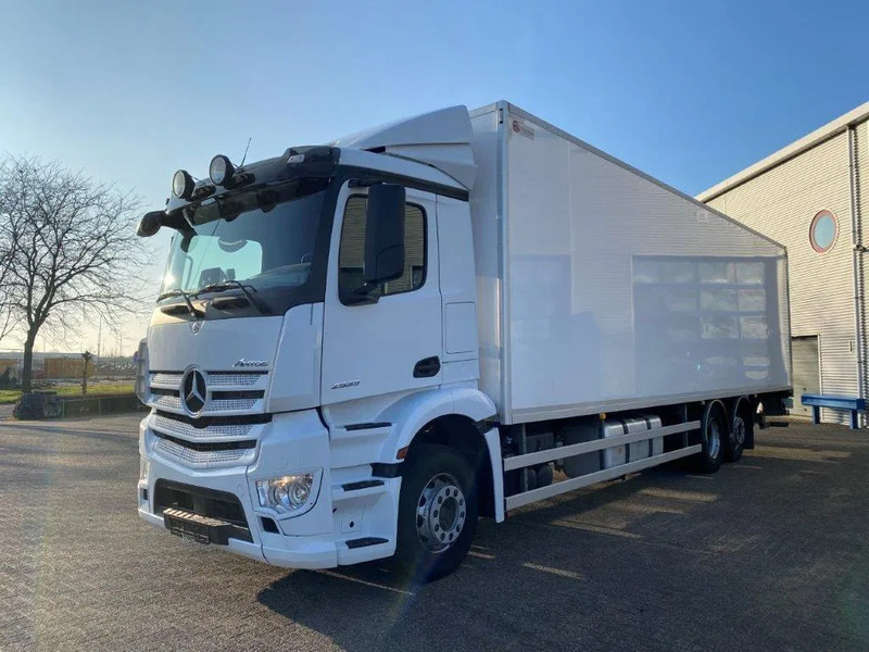 Mercedes-Benz Antos 2533 / LIFT AXLE / HEATED CLOSED BOX / PLATFORM 2000 KG / ONLY:506959 KM / SIDE DOOR / AUTOMATIC / EURO-6 / 2019 - Kamion sa zatvorenim sandukom: slika 1 Mercedes-Benz Antos 2533 / LIFT AXLE / HEATED CLOSED BOX / PLATFORM 2000 KG / ONLY:506959 KM / SIDE DOOR / AUTOMATIC / EURO-6 / 2019 - Kamion sa zatvorenim sandukom: slika 1