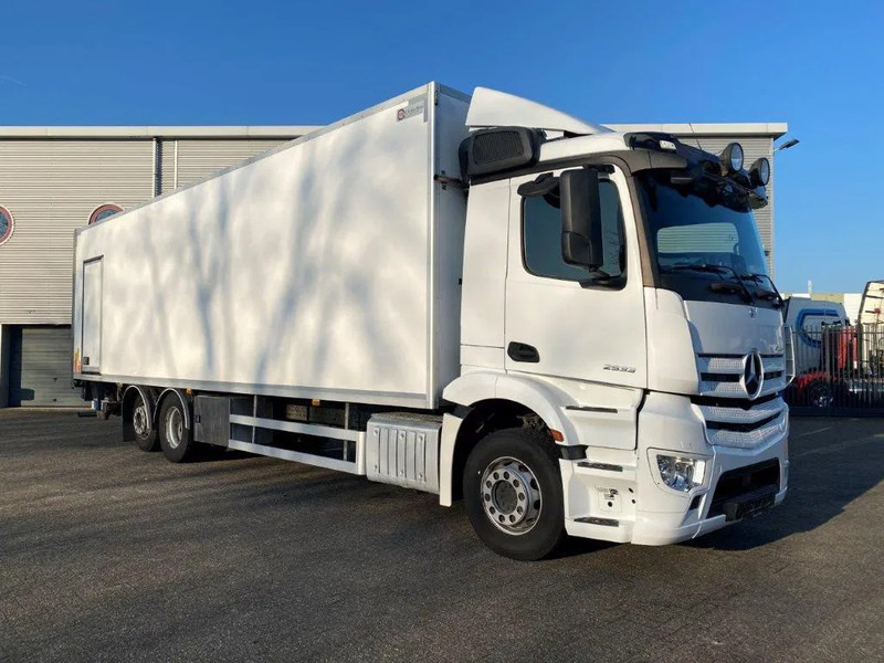 Mercedes-Benz Antos 2533 / LIFT AXLE / HEATED CLOSED BOX / PLATFORM 2000 KG / ONLY:506959 KM / SIDE DOOR / AUTOMATIC / EURO-6 / 2019 - Kamion sa zatvorenim sandukom: slika 2 Mercedes-Benz Antos 2533 / LIFT AXLE / HEATED CLOSED BOX / PLATFORM 2000 KG / ONLY:506959 KM / SIDE DOOR / AUTOMATIC / EURO-6 / 2019 - Kamion sa zatvorenim sandukom: slika 2