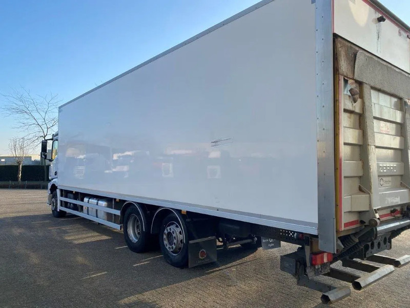 Mercedes-Benz Antos 2533 / LIFT AXLE / HEATED CLOSED BOX / PLATFORM 2000 KG / ONLY:506959 KM / SIDE DOOR / AUTOMATIC / EURO-6 / 2019 - Kamion sa zatvorenim sandukom: slika 3 Mercedes-Benz Antos 2533 / LIFT AXLE / HEATED CLOSED BOX / PLATFORM 2000 KG / ONLY:506959 KM / SIDE DOOR / AUTOMATIC / EURO-6 / 2019 - Kamion sa zatvorenim sandukom: slika 3
