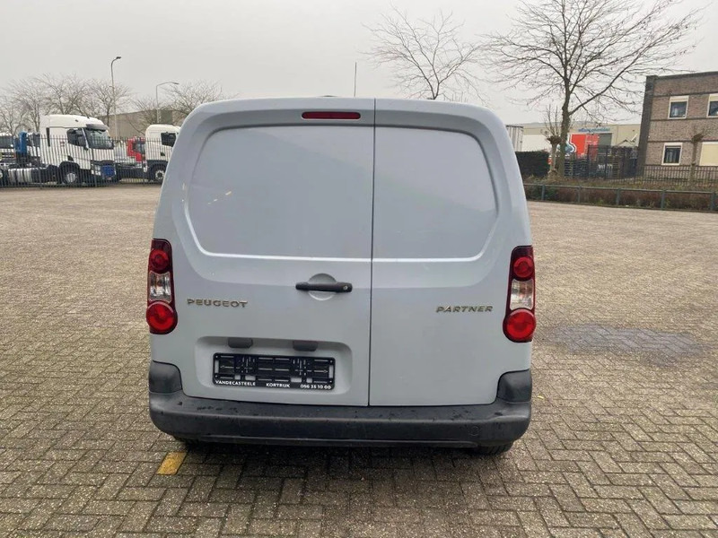 Peugeot Partner 1.6 HDI / TUV:22-11-2025 / AIRCO / CLOSED BOX / MANUAL / EURO-5 / 2013 - Mali kombi: slika 4 Peugeot Partner 1.6 HDI / TUV:22-11-2025 / AIRCO / CLOSED BOX / MANUAL / EURO-5 / 2013 - Mali kombi: slika 4