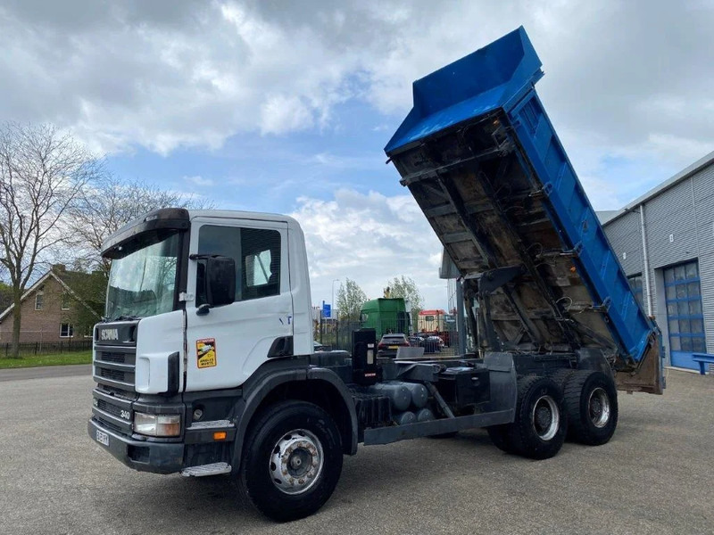 Scania 114-340 / 6X4 / 2 SIDE TIPPER / BIG AXLE / FULL-STEEL / DRUM BRAKES / MANUAL / 1999 - Istovarivač: slika 2 Scania 114-340 / 6X4 / 2 SIDE TIPPER / BIG AXLE / FULL-STEEL / DRUM BRAKES / MANUAL / 1999 - Istovarivač: slika 2