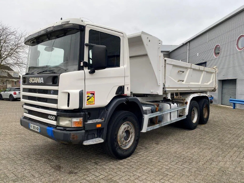 Scania 124-400 / 6X4 / RETARDER / BIG AXLE / FULL STEEL / 2SIDE TIPPER / OLD TACHO / AIRCO / MANUAL / EURO-2 / 2000 - Istovarivač: slika 1 Scania 124-400 / 6X4 / RETARDER / BIG AXLE / FULL STEEL / 2SIDE TIPPER / OLD TACHO / AIRCO / MANUAL / EURO-2 / 2000 - Istovarivač: slika 1