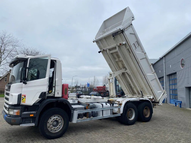 Scania 124-400 / 6X4 / RETARDER / BIG AXLE / FULL STEEL / 2SIDE TIPPER / OLD TACHO / AIRCO / MANUAL / EURO-2 / 2000 - Istovarivač: slika 2 Scania 124-400 / 6X4 / RETARDER / BIG AXLE / FULL STEEL / 2SIDE TIPPER / OLD TACHO / AIRCO / MANUAL / EURO-2 / 2000 - Istovarivač: slika 2
