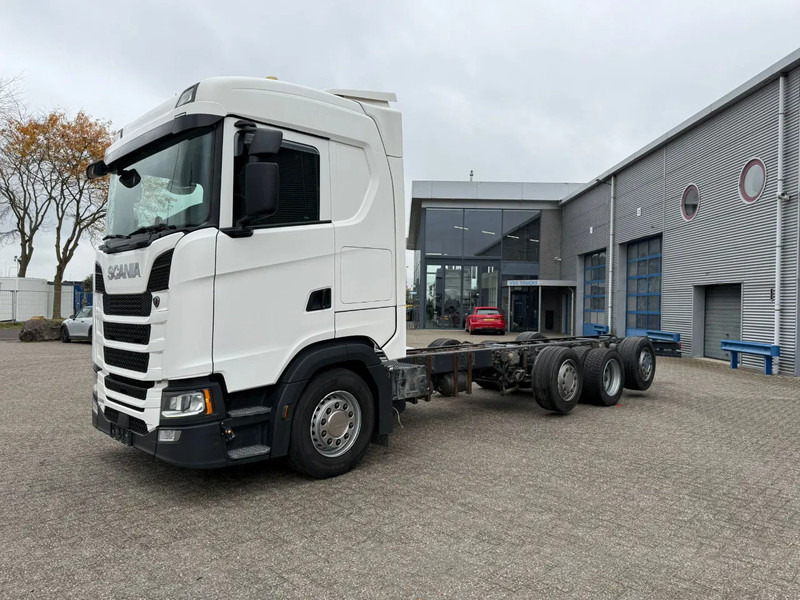 Scania NGS S500 / 8X2 / RETARDER / 2X LIFT+LENKACHSE / FULL-AIR / LWDS / LEATHER / FRIDGE / AUTOMATIC / EURO-6 / 2018 - Kamion sa golom šasijom i zatvorenom kabinom: slika 1 Scania NGS S500 / 8X2 / RETARDER / 2X LIFT+LENKACHSE / FULL-AIR / LWDS / LEATHER / FRIDGE / AUTOMATIC / EURO-6 / 2018 - Kamion sa golom šasijom i zatvorenom kabinom: slika 1