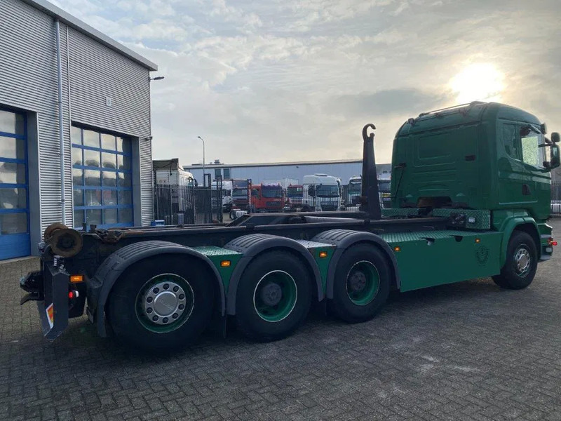Scania R520 V8 / 8X4 / BIG AXLE / AJK HOOKLIFT 30TON / LIFT+LENKACHSE / NAVI / LEATHER / FULL-AIR / AUTOMATIC / EURO-6 / 2015 - Kamion sa hidrauličnom kukom: slika 5 Scania R520 V8 / 8X4 / BIG AXLE / AJK HOOKLIFT 30TON / LIFT+LENKACHSE / NAVI / LEATHER / FULL-AIR / AUTOMATIC / EURO-6 / 2015 - Kamion sa hidrauličnom kukom: slika 5