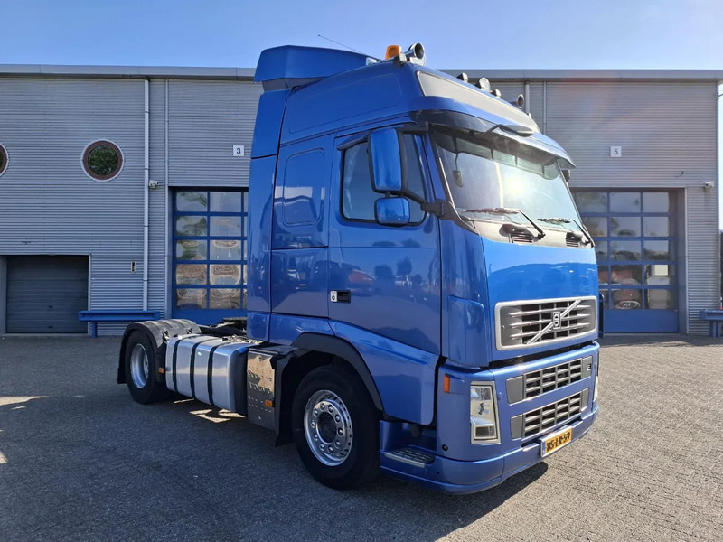 Volvo FH13-400 / HYDRAULICS / NL TRUCK / TUV:14-09-2025 / GLOBETROTTER / FRIGDE / AIRCO / AUTOMATIC / EURO-5 / 2006 - Tegljač: slika 2 Volvo FH13-400 / HYDRAULICS / NL TRUCK / TUV:14-09-2025 / GLOBETROTTER / FRIGDE / AIRCO / AUTOMATIC / EURO-5 / 2006 - Tegljač: slika 2