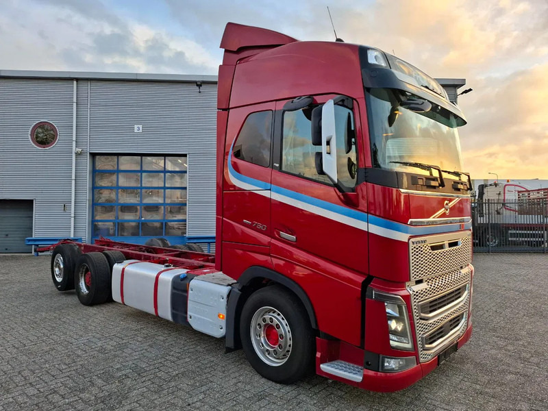 Volvo FH16-750 / BIG AXLE / VEB+ / ONLY:679711 KM / DYNAMIC STEERING / NAVI / LWDS / FULL-AIR / AUTOMATIC / EURO-6 / 2018 - Kamion sa golom šasijom i zatvorenom kabinom: slika 2 Volvo FH16-750 / BIG AXLE / VEB+ / ONLY:679711 KM / DYNAMIC STEERING / NAVI / LWDS / FULL-AIR / AUTOMATIC / EURO-6 / 2018 - Kamion sa golom šasijom i zatvorenom kabinom: slika 2