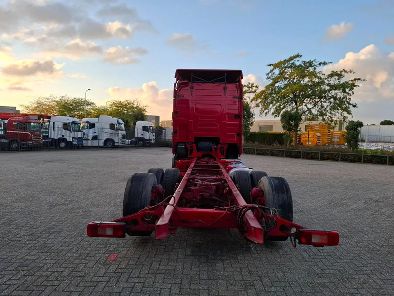 Volvo FH16-750 / BIG AXLE / VEB+ / ONLY:679711 KM / DYNAMIC STEERING / NAVI / LWDS / FULL-AIR / AUTOMATIC / EURO-6 / 2018 - Kamion sa golom šasijom i zatvorenom kabinom: slika 4 Volvo FH16-750 / BIG AXLE / VEB+ / ONLY:679711 KM / DYNAMIC STEERING / NAVI / LWDS / FULL-AIR / AUTOMATIC / EURO-6 / 2018 - Kamion sa golom šasijom i zatvorenom kabinom: slika 4