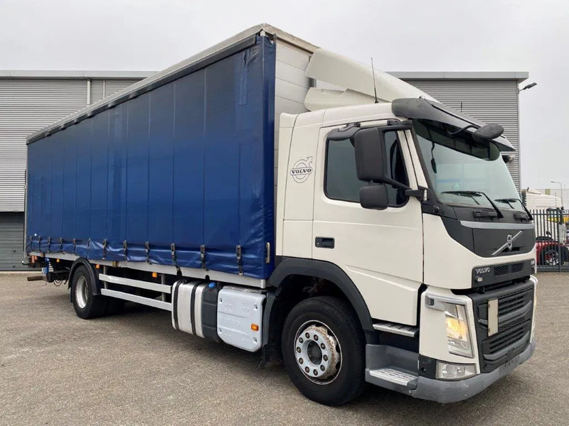 Volvo FM11-330 / LOW KM'S:472120 KM / LWDS / FULL-AIR / NAVI / CURTAIN SAILS / PLATFORM 2500KG / AUTOMATIC / EURO-6 / 2016 - Kamion sa ceradom: slika 2 Volvo FM11-330 / LOW KM'S:472120 KM / LWDS / FULL-AIR / NAVI / CURTAIN SAILS / PLATFORM 2500KG / AUTOMATIC / EURO-6 / 2016 - Kamion sa ceradom: slika 2