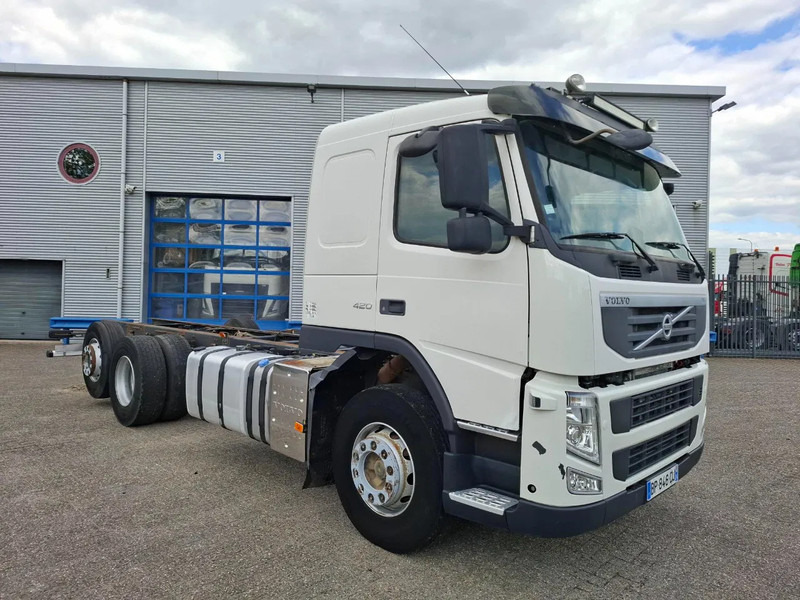 Volvo FM13-420 / VEB+ / LIFT+LENKACHSE / INLINER / AIRCO / AUTOMATIC / EURO-5 / 2011 - Kamion sa golom šasijom i zatvorenom kabinom: slika 2 Volvo FM13-420 / VEB+ / LIFT+LENKACHSE / INLINER / AIRCO / AUTOMATIC / EURO-5 / 2011 - Kamion sa golom šasijom i zatvorenom kabinom: slika 2