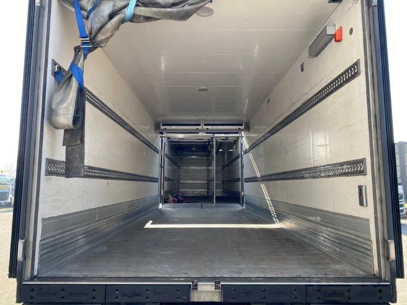 Volvo FM4-420 / COMPLETE COOL+FREEZE COMBI / CHEREAU / THROUGH-LOADING SYSTEM / 2XPLATFORM DHOLLANDIA / FREEZING LOCK / AUTOMATIC / EU - Hladnjača: slika 5 Volvo FM4-420 / COMPLETE COOL+FREEZE COMBI / CHEREAU / THROUGH-LOADING SYSTEM / 2XPLATFORM DHOLLANDIA / FREEZING LOCK / AUTOMATIC / EU - Hladnjača: slika 5