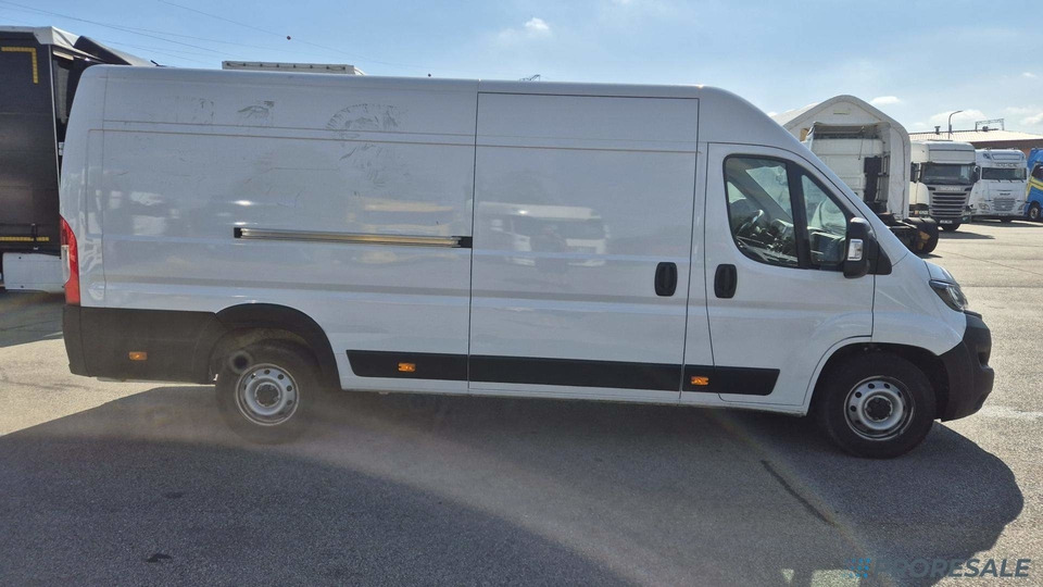 FIAT DUCATO 2,2 TDi 103 kW - skříňový - Dostavno vozilo sa zatvorenim sandukom: slika 4 FIAT DUCATO 2,2 TDi 103 kW - skříňový - Dostavno vozilo sa zatvorenim sandukom: slika 4