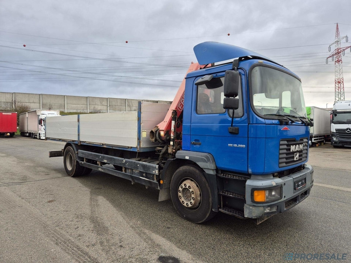 MAN ME 18.280 EURO 3 valník + hydraulická ruka FASSI F110A.23 - Kamion sa tovarnim sandukom, Kamion sa dizalicom: slika 1 MAN ME 18.280 EURO 3 valník + hydraulická ruka FASSI F110A.23 - Kamion sa tovarnim sandukom, Kamion sa dizalicom: slika 1