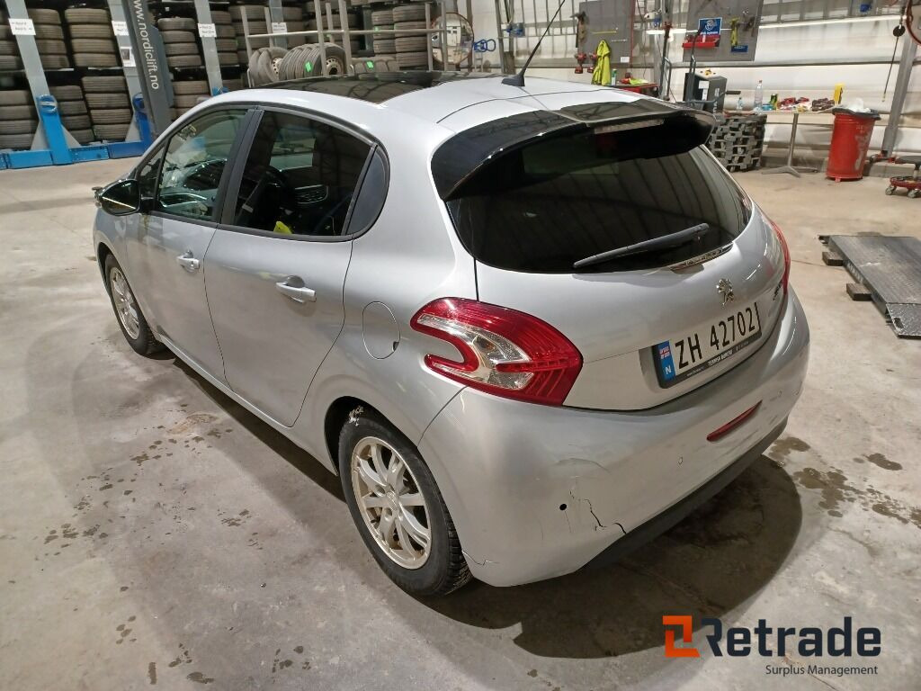 Bil Peugeot 208 Automat - Automobil: slika 3 Bil Peugeot 208 Automat - Automobil: slika 3
