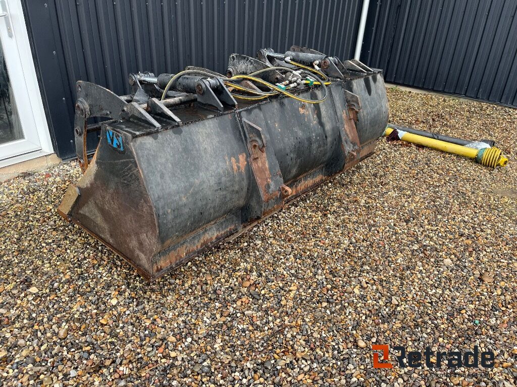 Forskelligt udstyr VS Overfaldsklo - Utovarna kašika: slika 1 Forskelligt udstyr VS Overfaldsklo - Utovarna kašika: slika 1