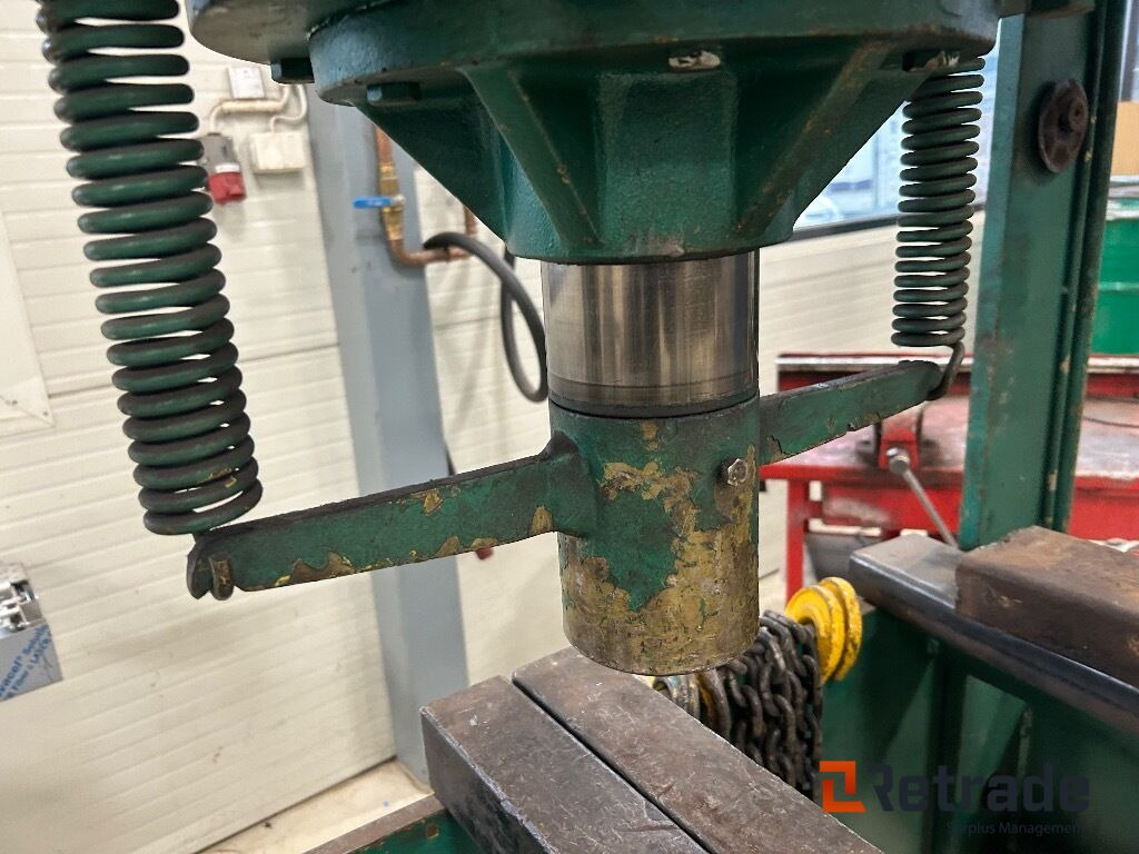 Manuel 100 tons presse fra Compac - Industrijska oprema: slika 4 Manuel 100 tons presse fra Compac - Industrijska oprema: slika 4