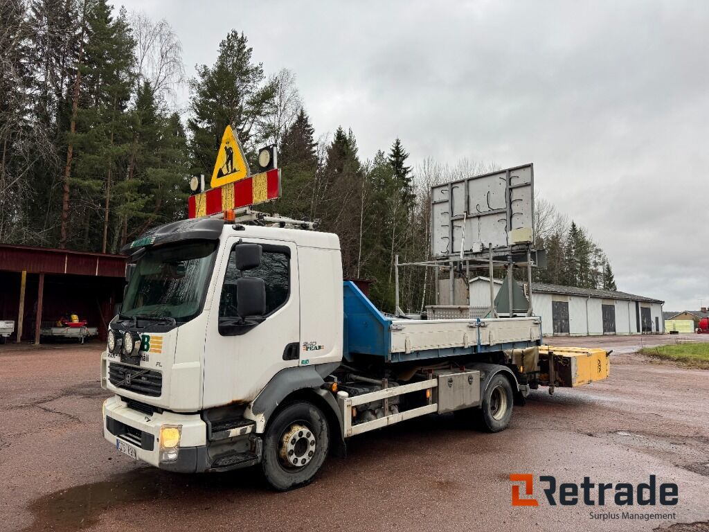 Krokbil Volvo FL 240 TMA utrustad - Kamion sa tovarnim sandukom: slika 1 Krokbil Volvo FL 240 TMA utrustad - Kamion sa tovarnim sandukom: slika 1