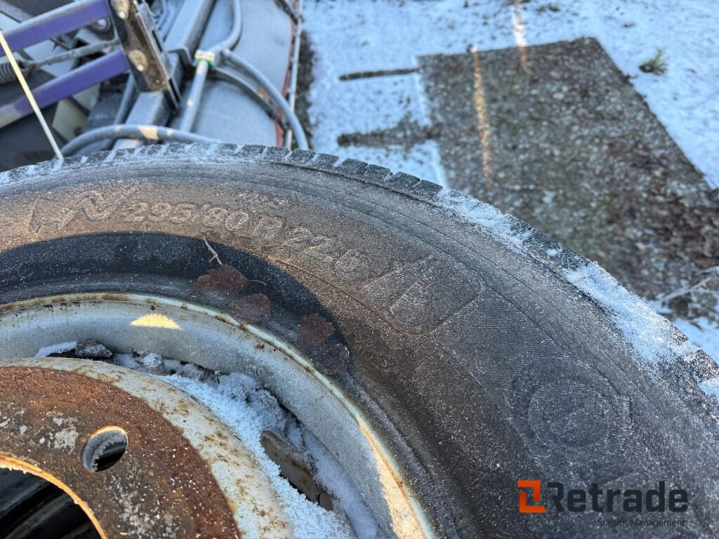 Parti med däck och fälg Volvo lastbil - Kompletan točak za Kamion: slika 4 Parti med däck och fälg Volvo lastbil - Kompletan točak za Kamion: slika 4