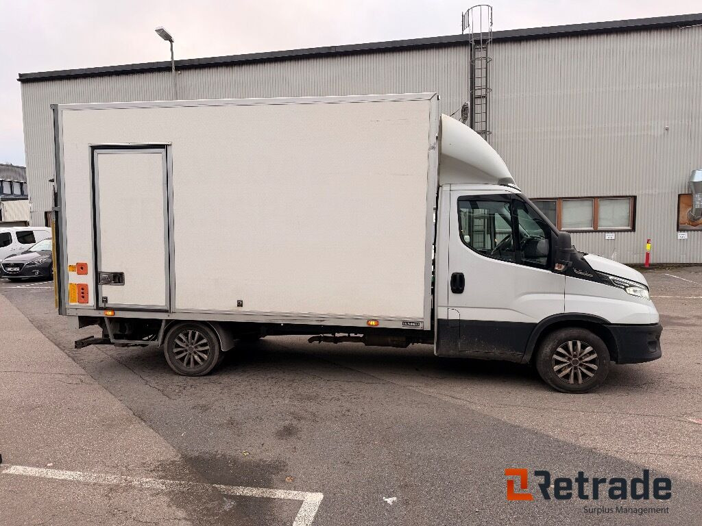 Skapbil IVECO 35S16 (parkert i Oslo) - Dostavno vozilo sa zatvorenim sandukom: slika 4 Skapbil IVECO 35S16 (parkert i Oslo) - Dostavno vozilo sa zatvorenim sandukom: slika 4