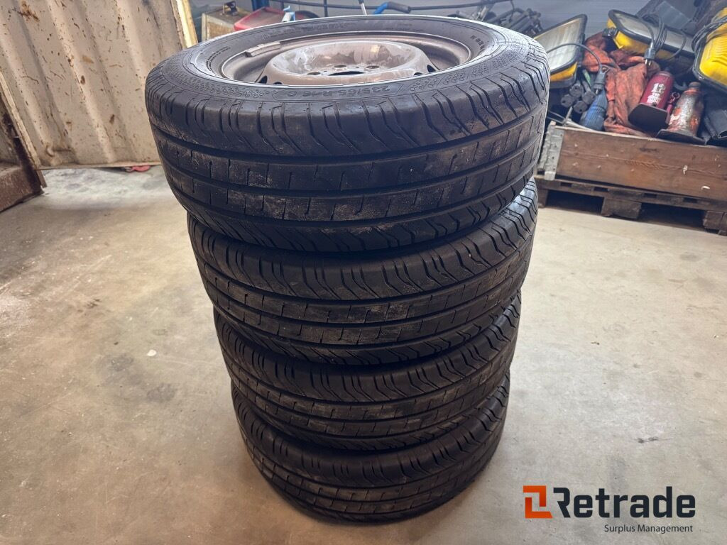 Sommardäck Continental 235/65R16C på fälg MB Sprinter - Građevinska oprema: slika 2 Sommardäck Continental 235/65R16C på fälg MB Sprinter - Građevinska oprema: slika 2
