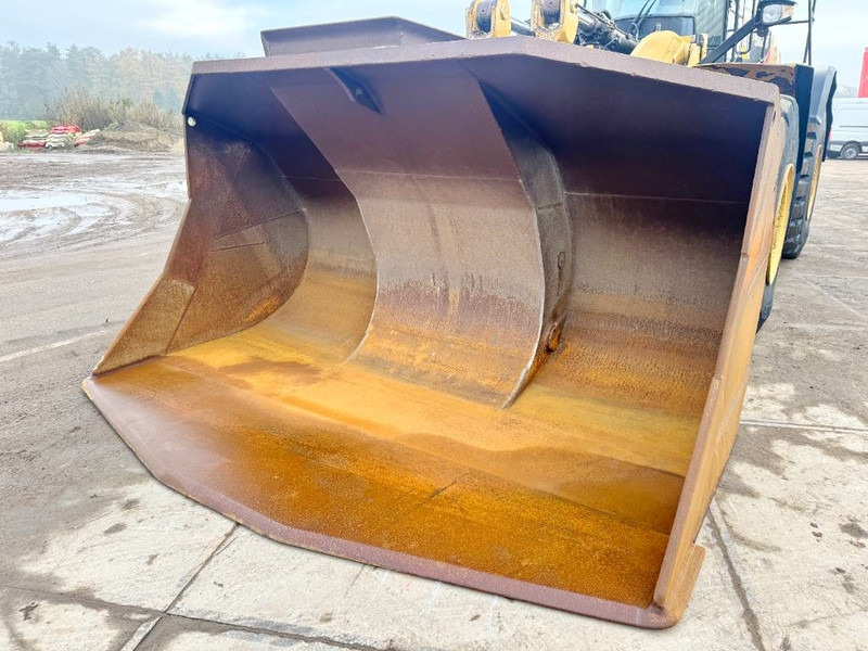 Utovarivač točkaš Cat 982M - Weighing System / Central Greasing: slika 13