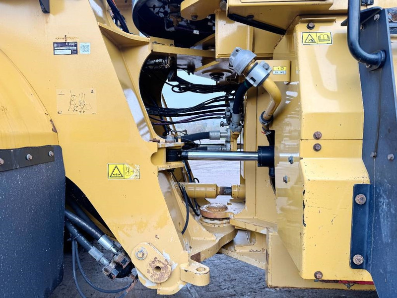 Utovarivač točkaš Cat 982M - Weighing System / Central Greasing: slika 18