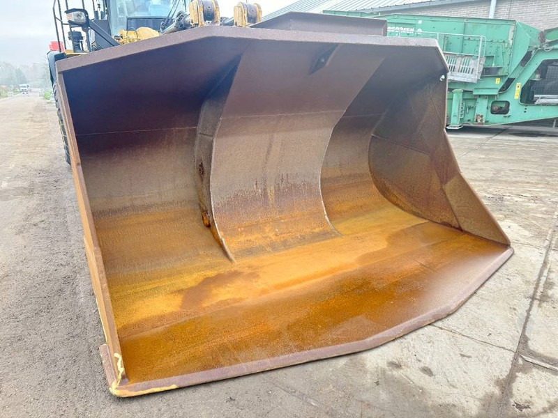 Utovarivač točkaš Cat 982M - Weighing System / Central Greasing: slika 14