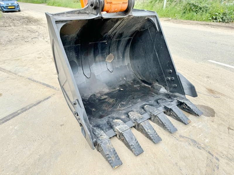 Novu Bager guseničar Hitachi ZX220LC-5G / 2025 ULTRA MODEL / ISUZU ENGINE: slika 12