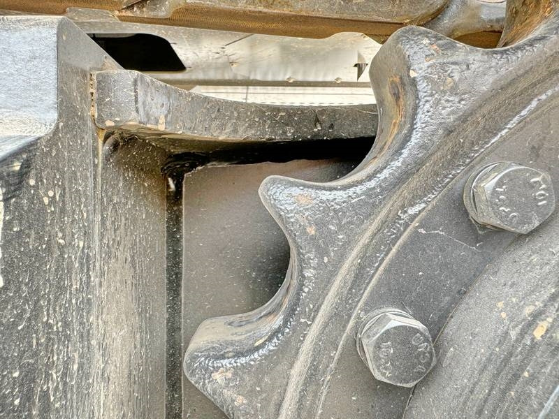 Novu Bager guseničar Hitachi ZX220LC-5G / 2025 ULTRA MODEL / ISUZU ENGINE: slika 15