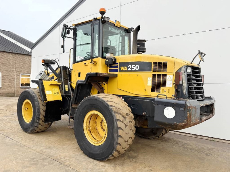 Komatsu WA250-5 - Dutch Machine / 3rd Function / Auto Lube - Utovarivač točkaš: slika 3 Komatsu WA250-5 - Dutch Machine / 3rd Function / Auto Lube - Utovarivač točkaš: slika 3